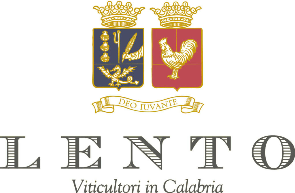 Da quattro generazioni la nostra storia è scritta in Calabria, nella terra che curiamo, coltiviamo e tramandiamo con l’impegno di consolidare l’antico marchio che porta il nostro nome.
Negli anni abbiamo portato avanti un preciso progetto di valorizzazione delle varietà autoctone e dei territori a più alta vocazione vitivinicola, insieme all’adozione di alcune delle più importanti varietà internazionali.